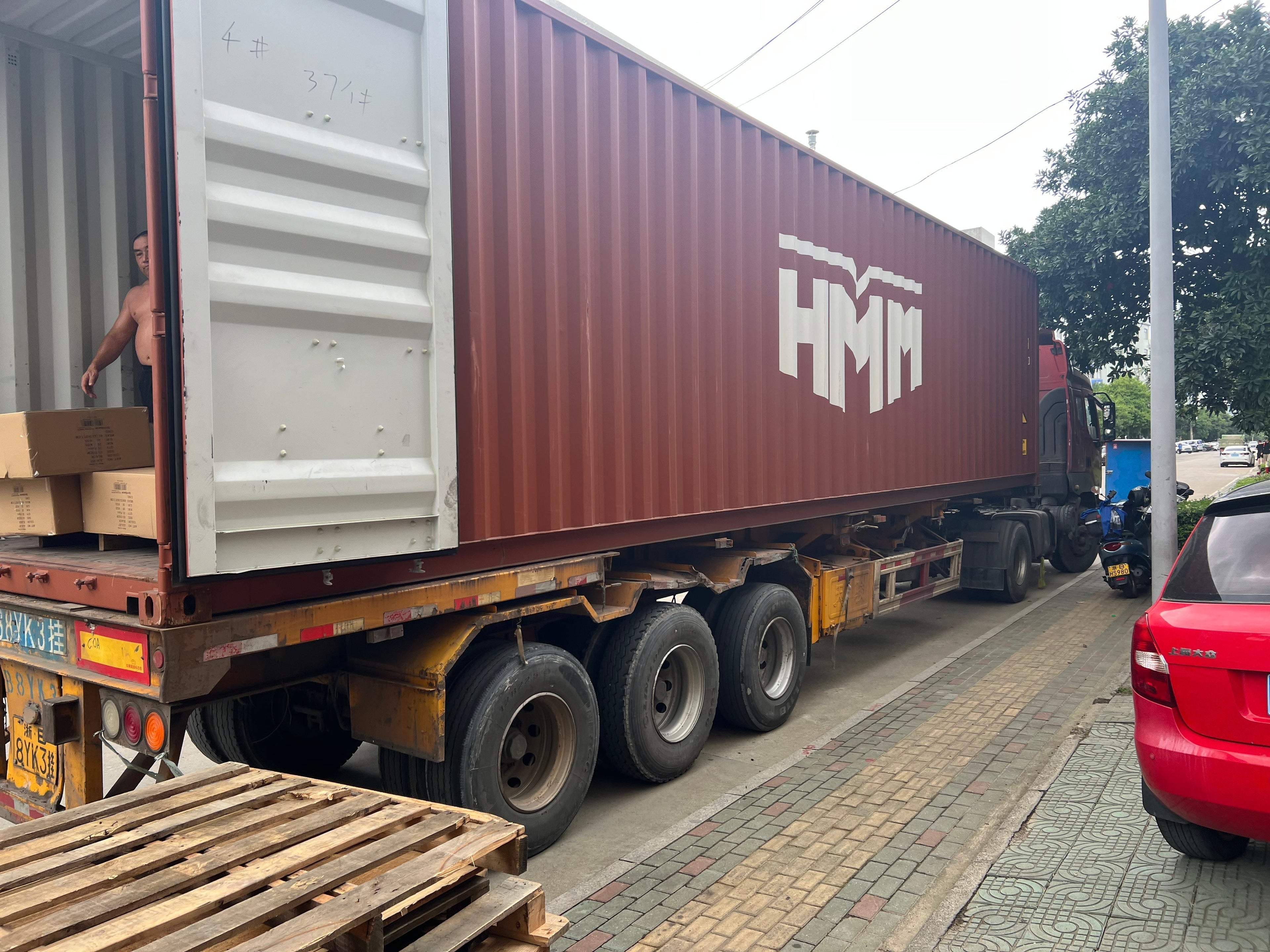 Bulk order shipment of REKTO outdoor gear ready on pallets in Ningbo warehouse
